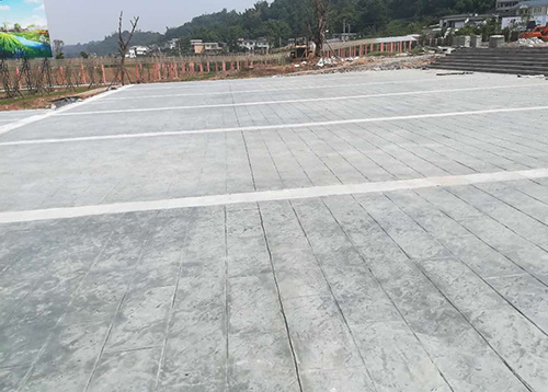 彩色路面已经成为城市的交通标识符号