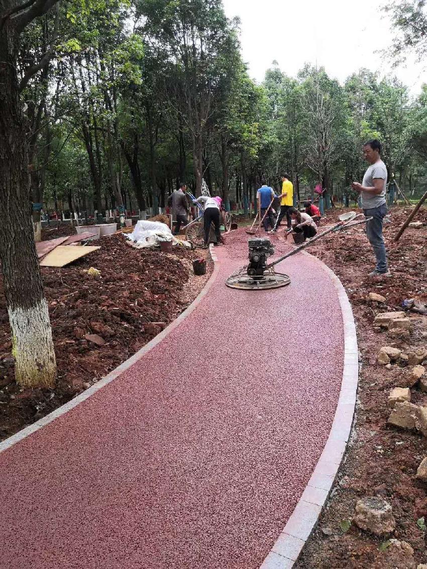 贵阳市工商职业学院透水路面施工